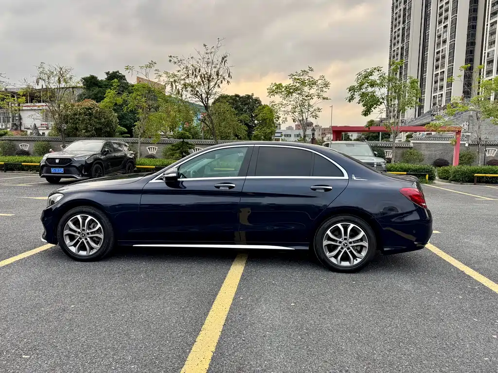 Mercedes-Benz C-Class — миниатюра 8
