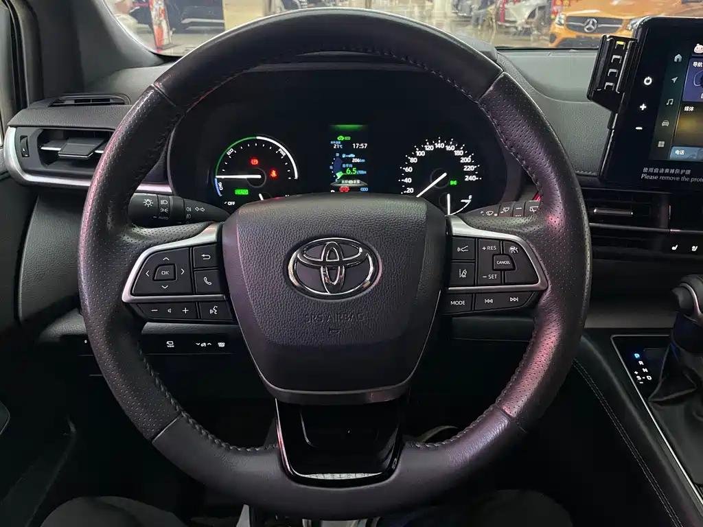 Toyota Sienna — миниатюра 19