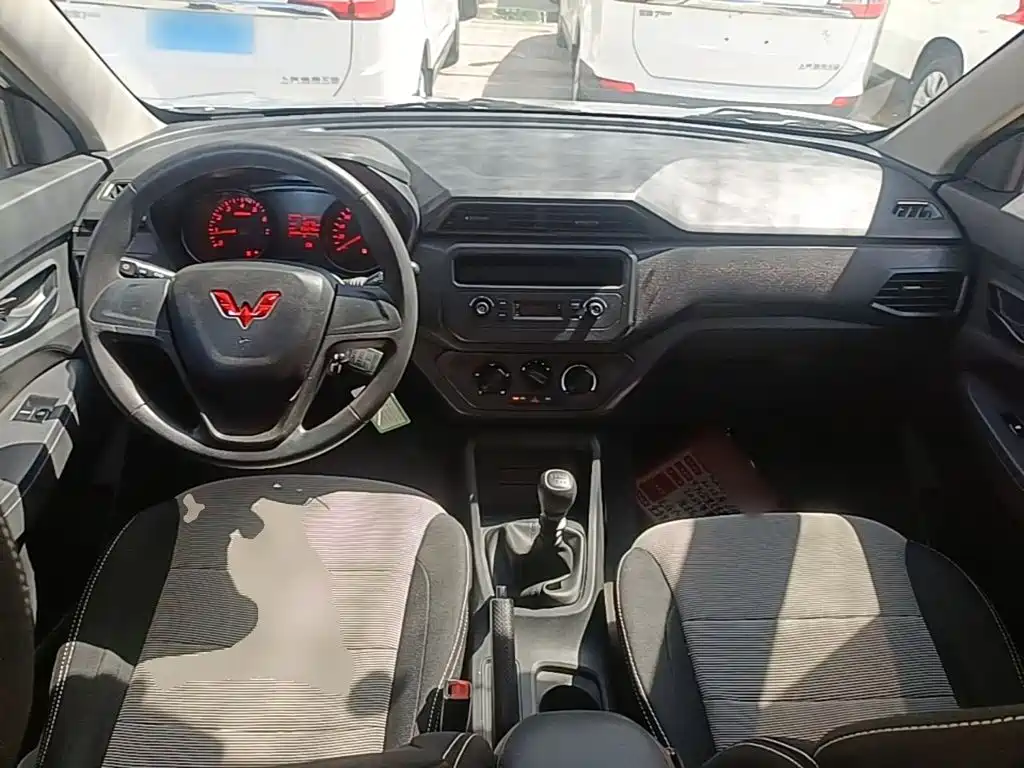 Wuling Hongguang — миниатюра 10