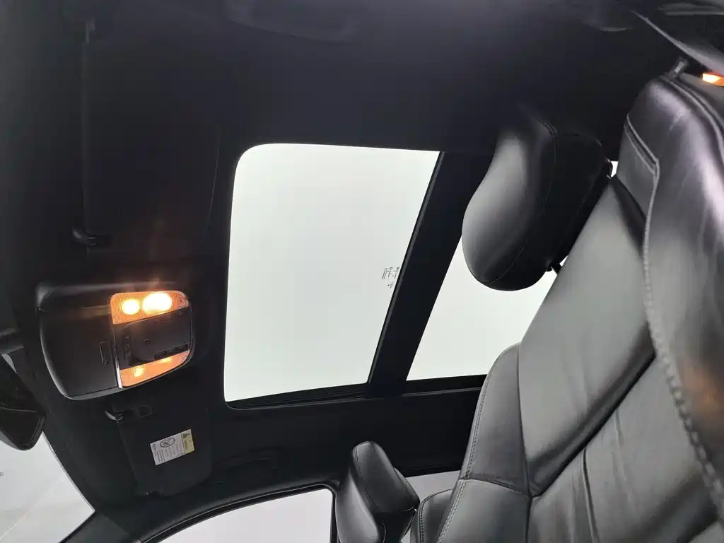 Jeep Grand Cherokee (Import) — миниатюра 14