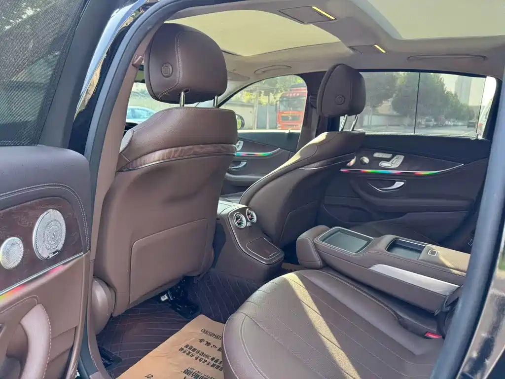 Mercedes-Benz E-Class — миниатюра 6