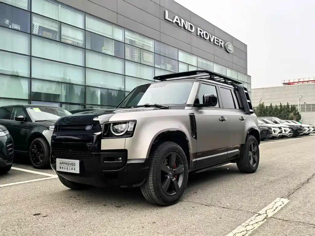 Land Rover Defender 2024