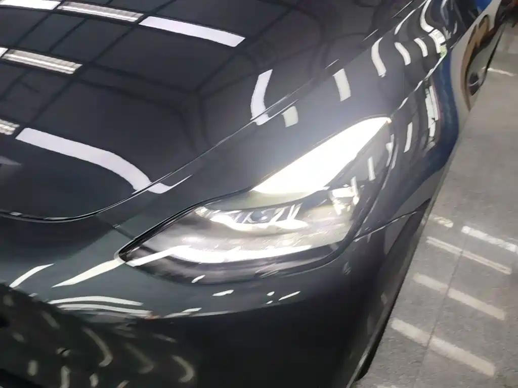 Tesla Model Y — миниатюра 24