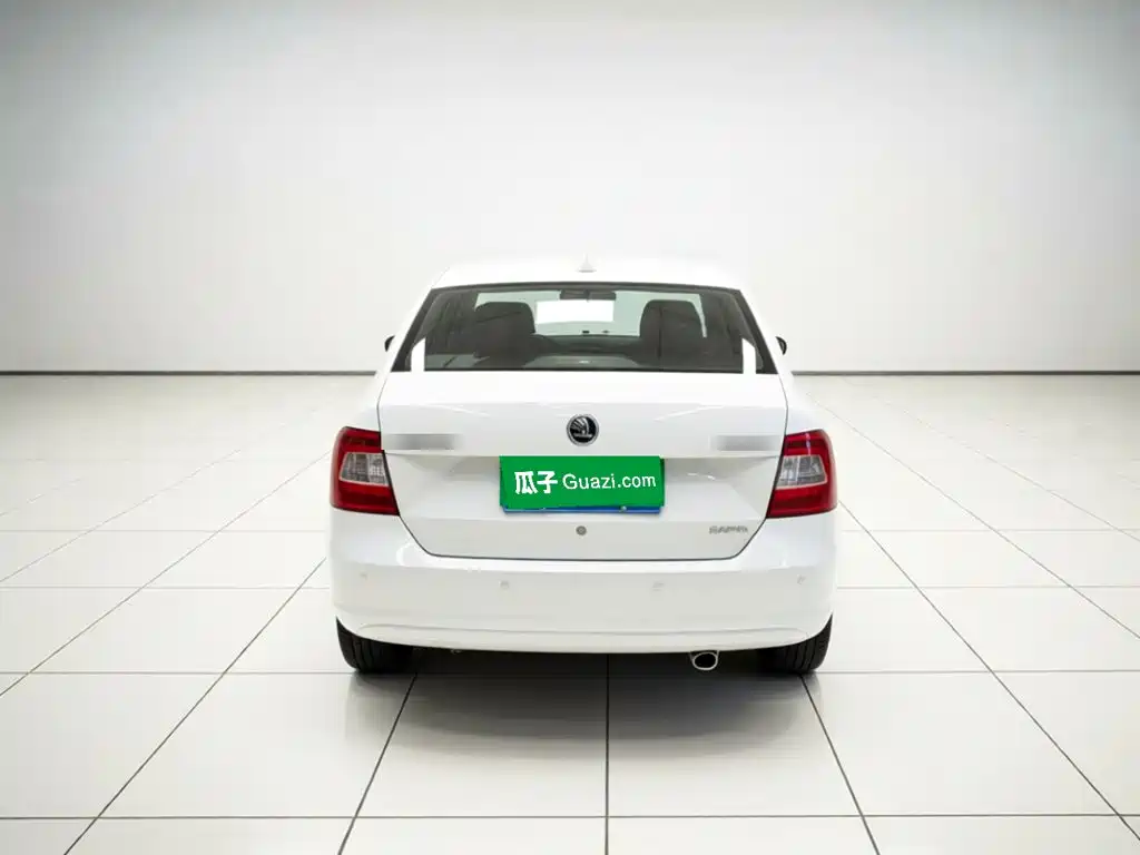 Skoda Rapid — миниатюра 5