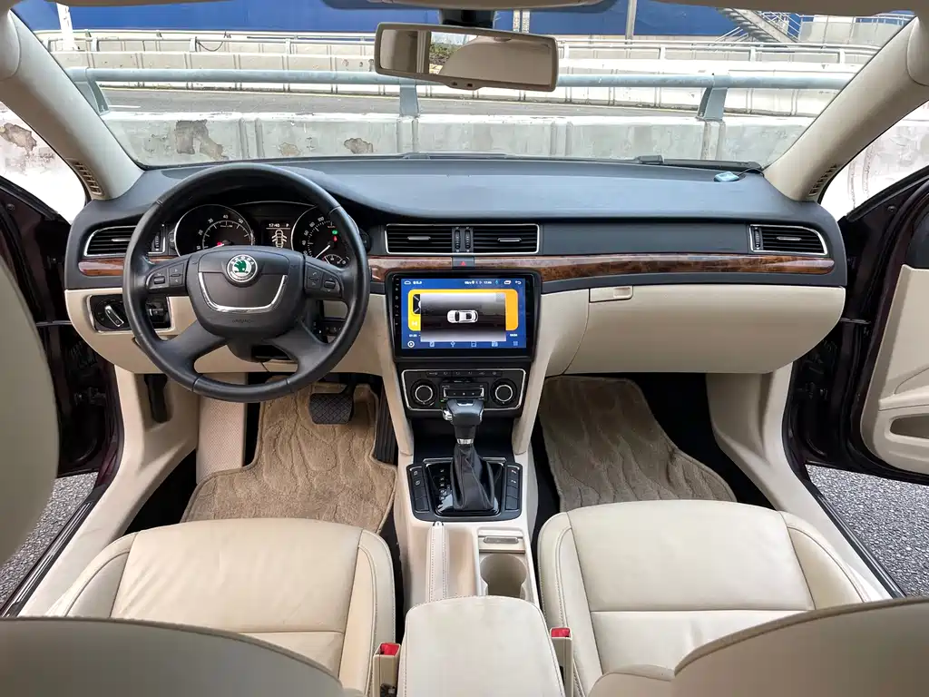 Skoda Superb — миниатюра 8