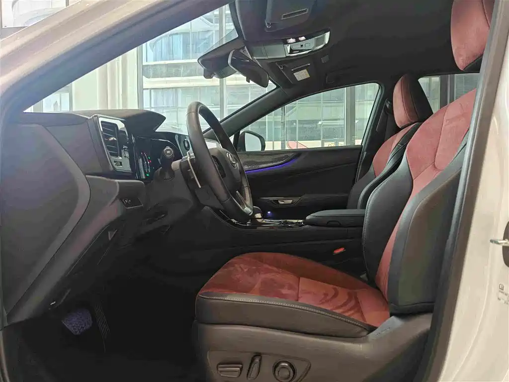 Lexus NX — миниатюра 8