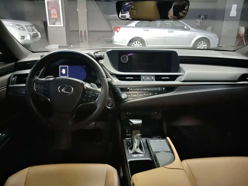 Lexus ES — миниатюра 10