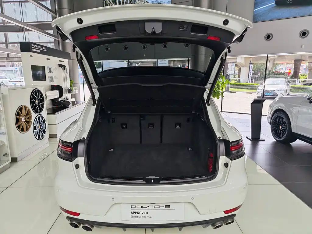 Porsche Macan — миниатюра 11