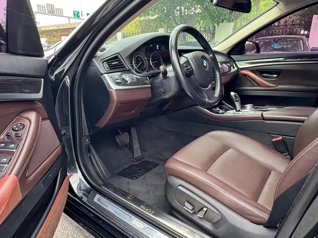 BMW 5 Series — миниатюра 10