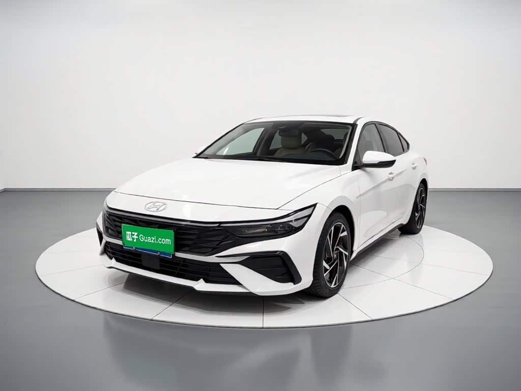 Hyundai Elantra 1.5 л 2024 г. Белый, пробег 20200 км