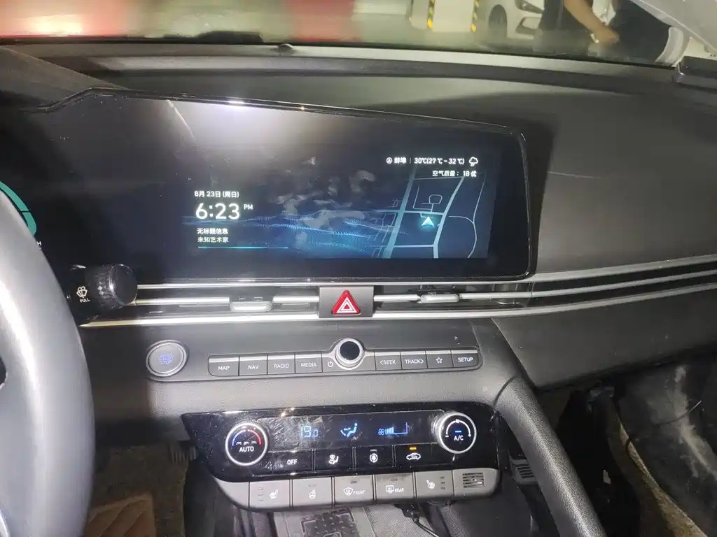 Hyundai Elantra — миниатюра 9