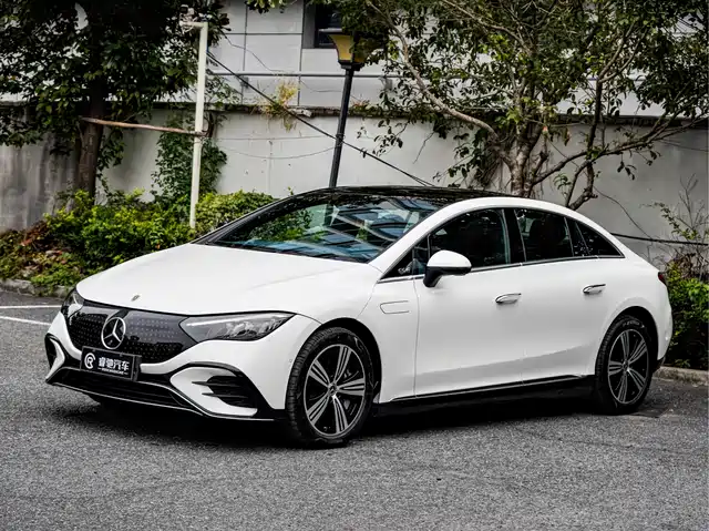 MERCEDES-BENZ EQE 2025