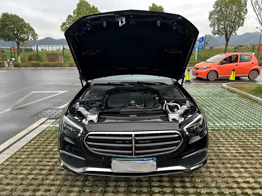 Mercedes-Benz E-Class — миниатюра 17
