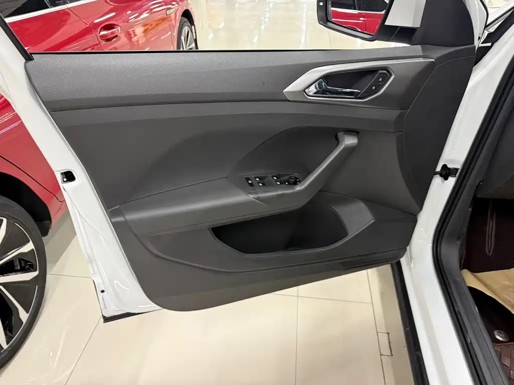 Volkswagen T-Cross — миниатюра 10