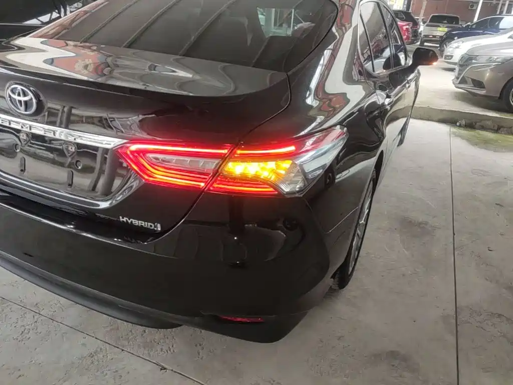 Toyota Camry — миниатюра 8