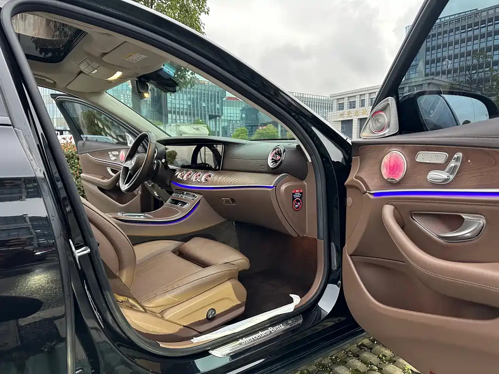 Mercedes-Benz E-Class — миниатюра 9