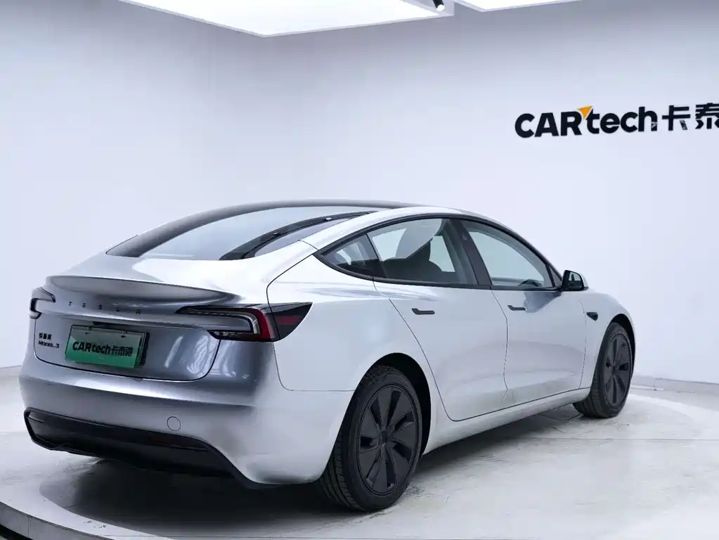 Tesla Model 3 — миниатюра 11