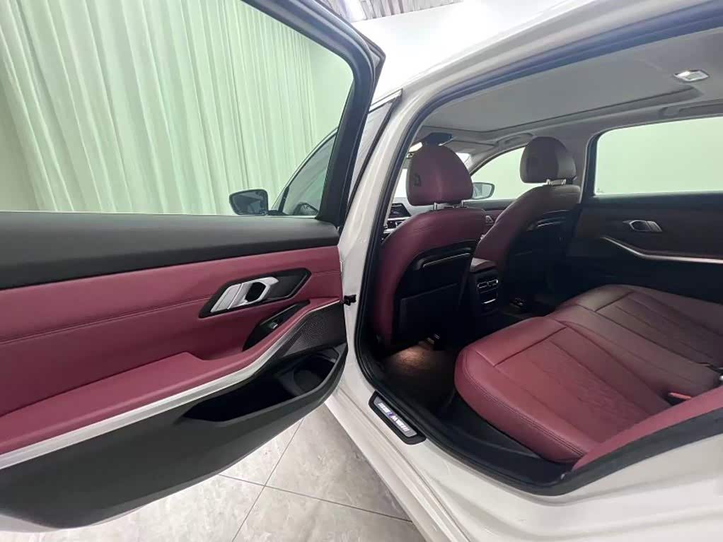 BMW 3 Series 2.0 л 2022 г. Белый, пробег 32000 км