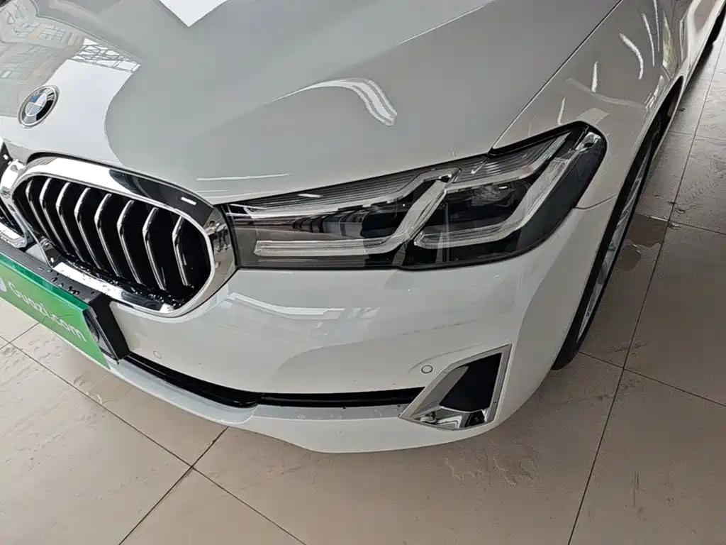 BMW 5 Series — миниатюра 24