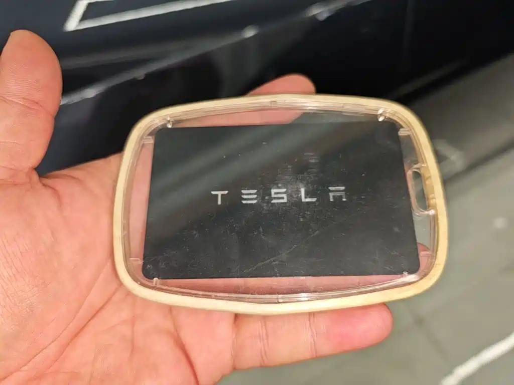 Tesla Model Y — миниатюра 9