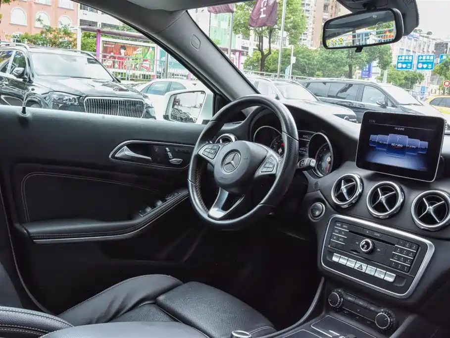 Mercedes-Benz GLA — миниатюра 21