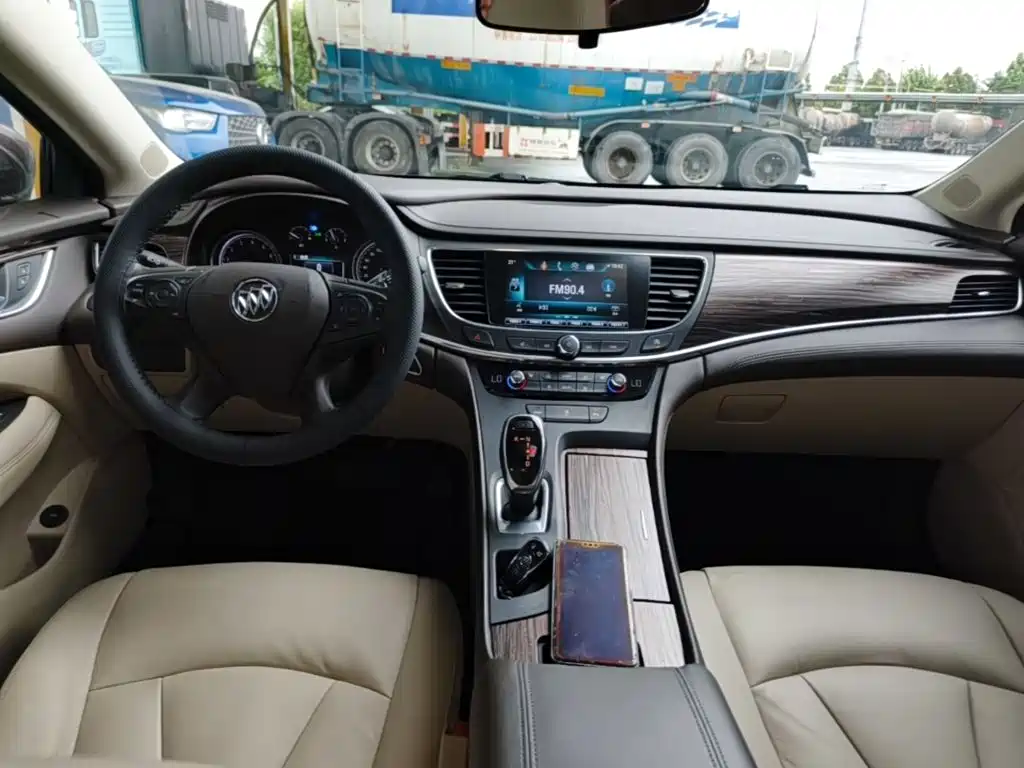 Buick LaCrosse — миниатюра 10