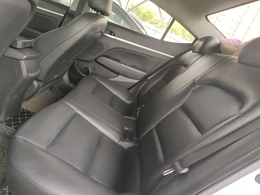 Hyundai Elantra — миниатюра 17