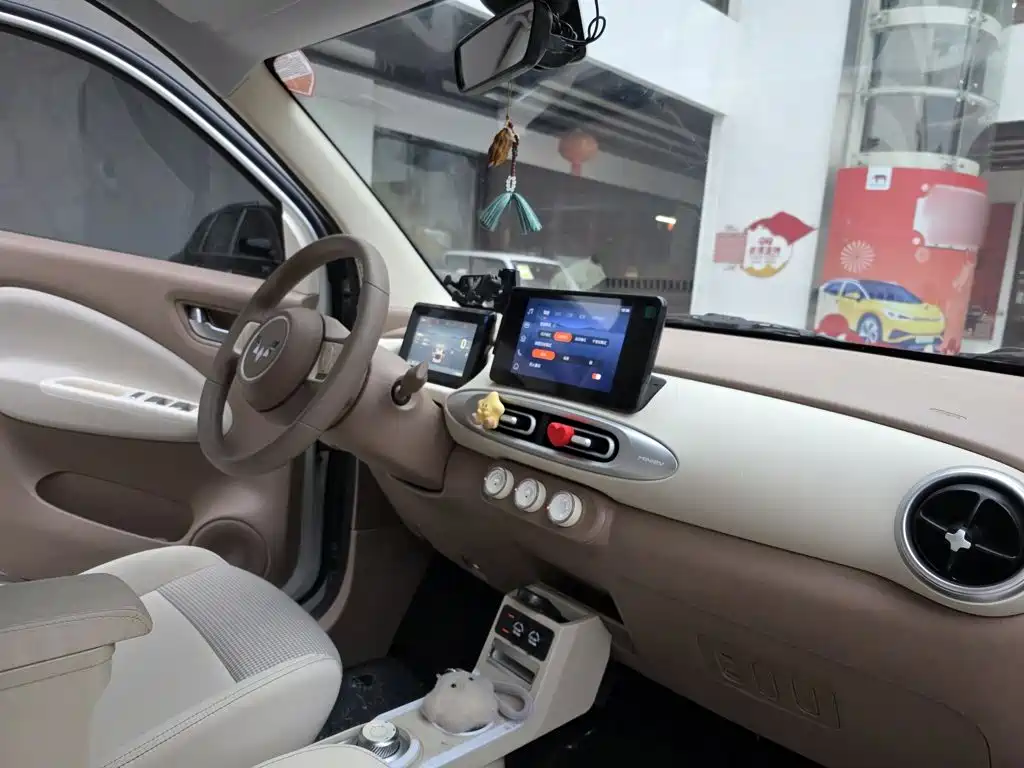 Wuling MINIEV — миниатюра 13