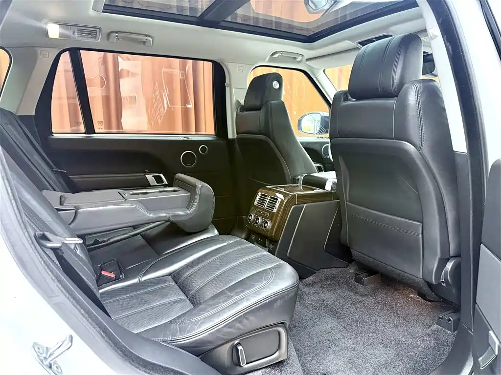 Land Rover Range Rover — миниатюра 8