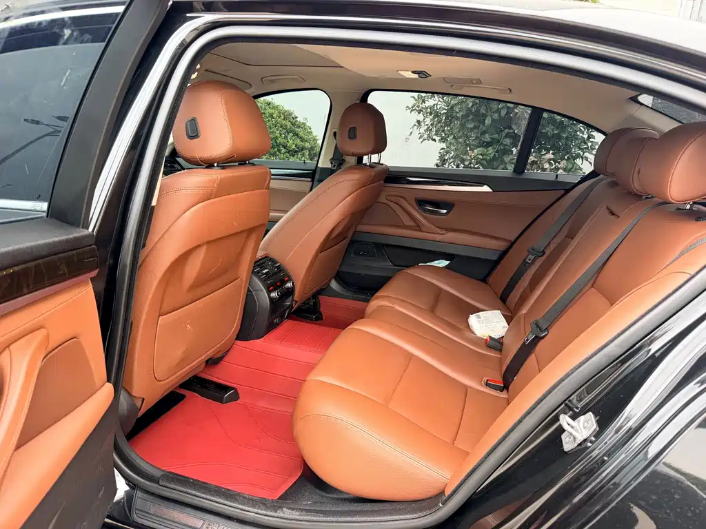 BMW 5 Series — миниатюра 8