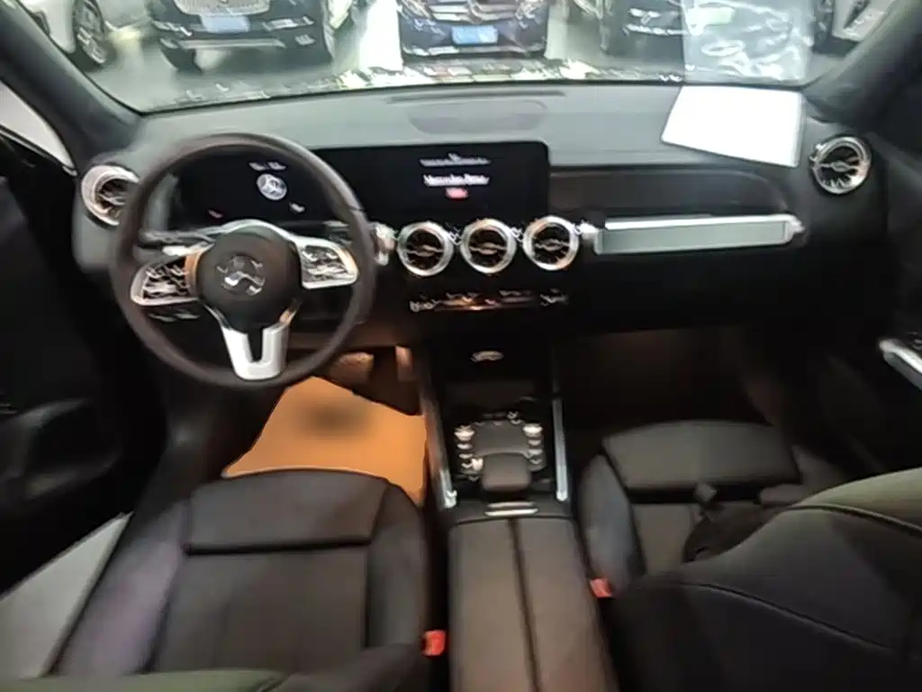 Mercedes-Benz GLB — миниатюра 10