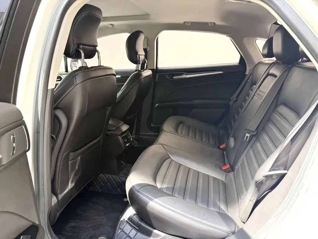 Ford Mondeo — миниатюра 8