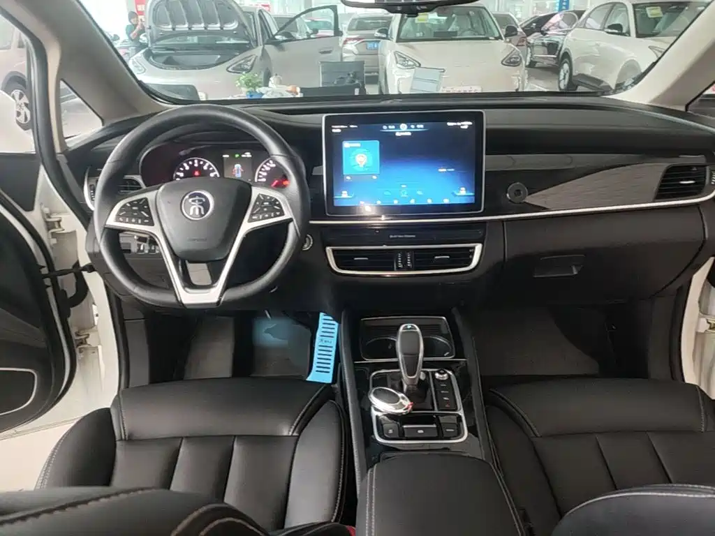 BYD MAX — миниатюра 10