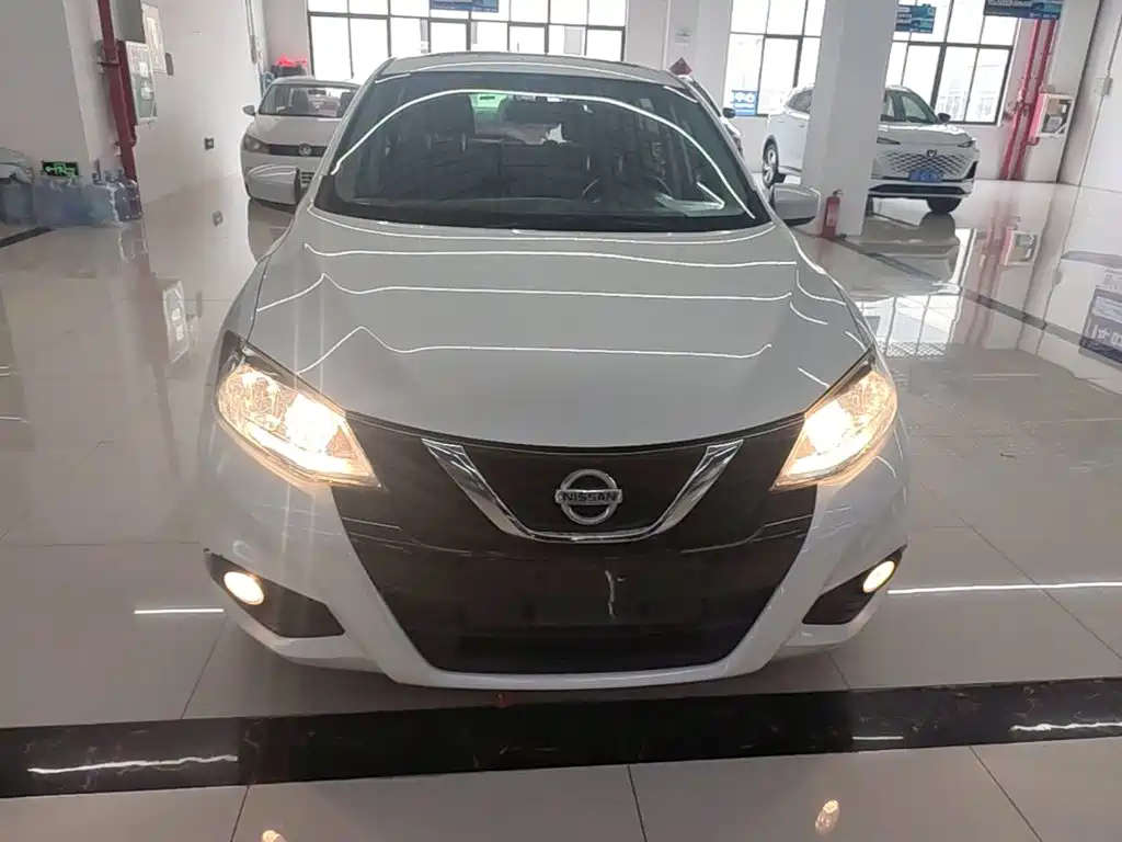 Nissan Tiida — миниатюра 3