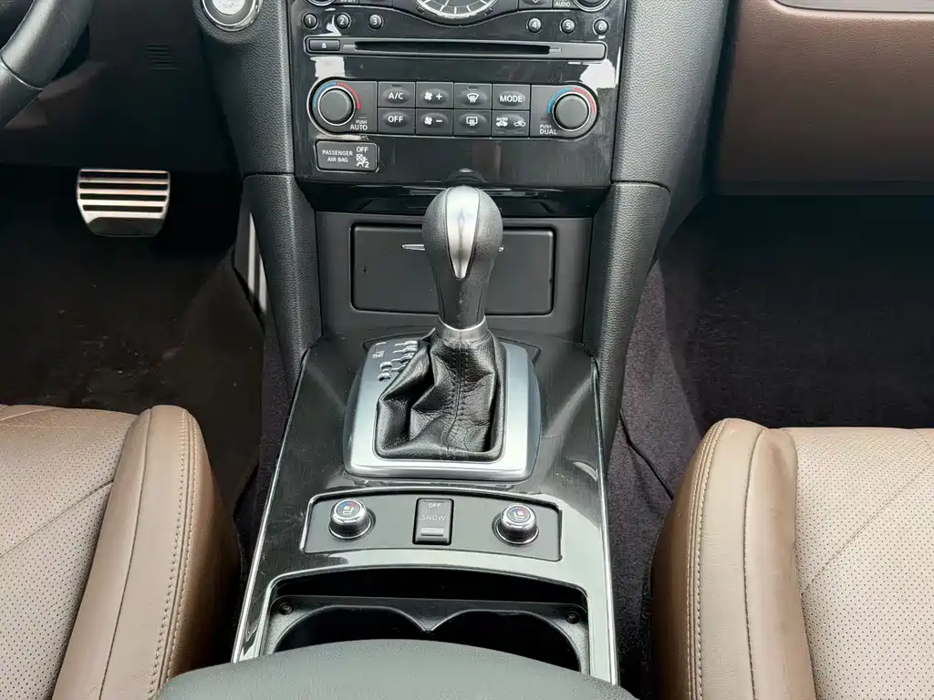 Infiniti QX70 — миниатюра 18