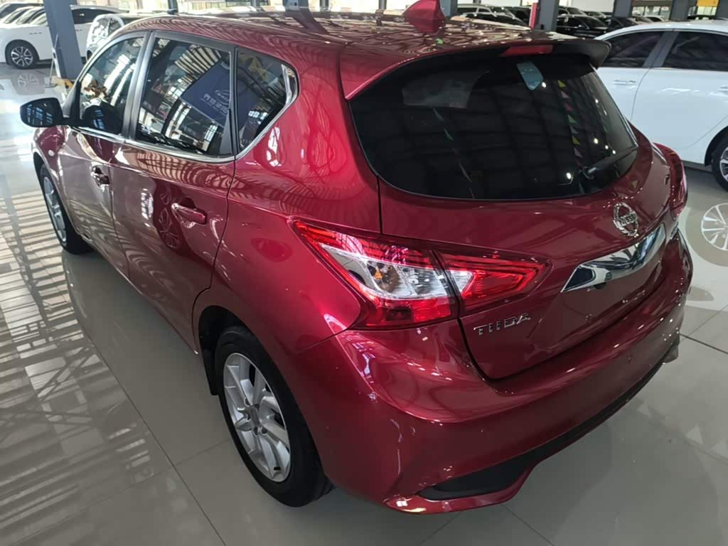 Nissan Tiida 1.6 л 2022 г. красный/фиолетовый, пробег 25200 км