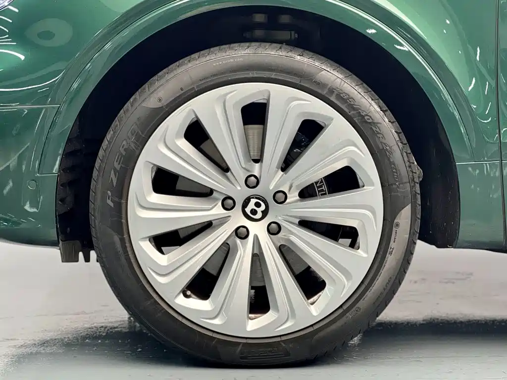 Bentley Bentayga — миниатюра 8