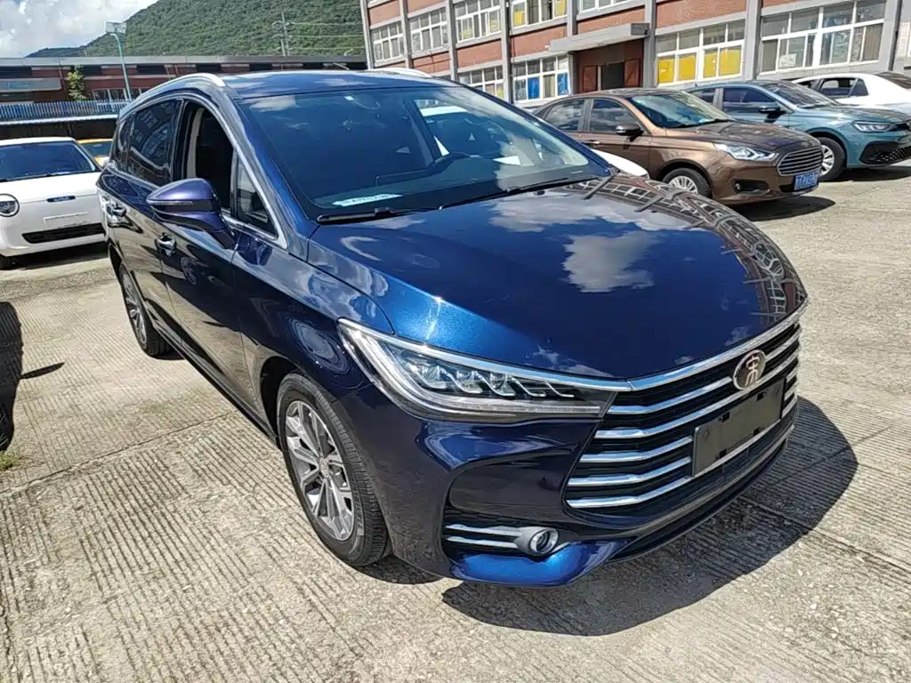 BYD MAX — миниатюра 4