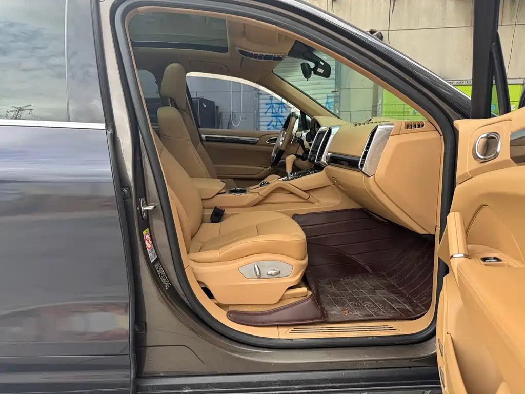 Porsche Cayenne — миниатюра 12