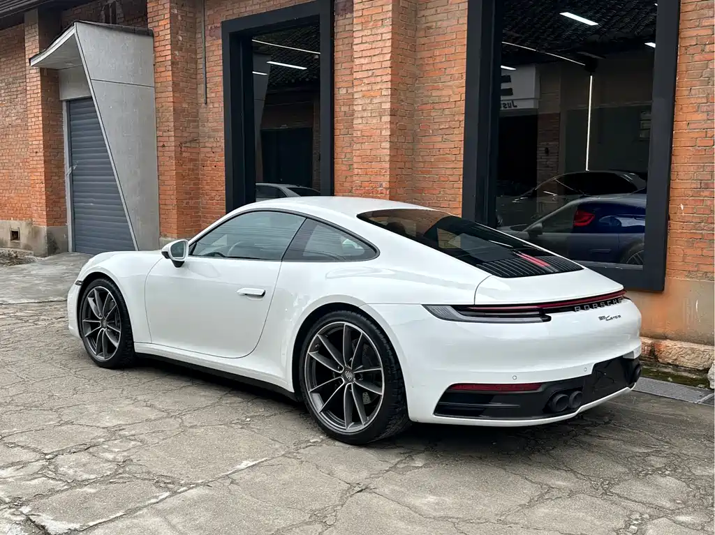 PORSCHE 911