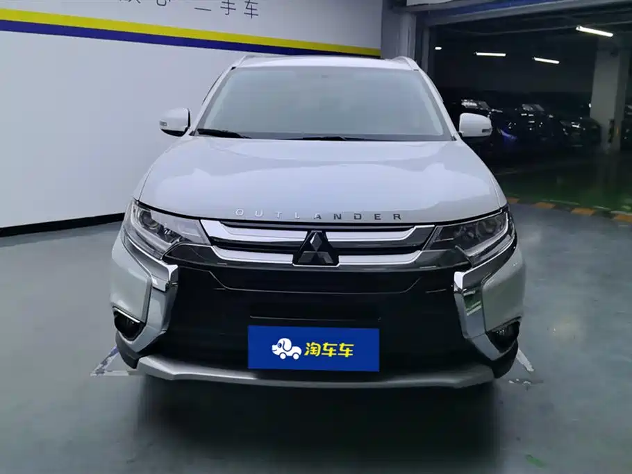 Mitsubishi Outlander 2018 2.0L 7 мест