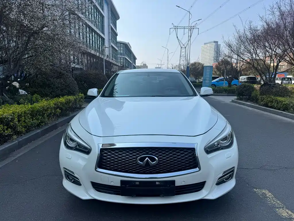 Купить Infiniti Q50L