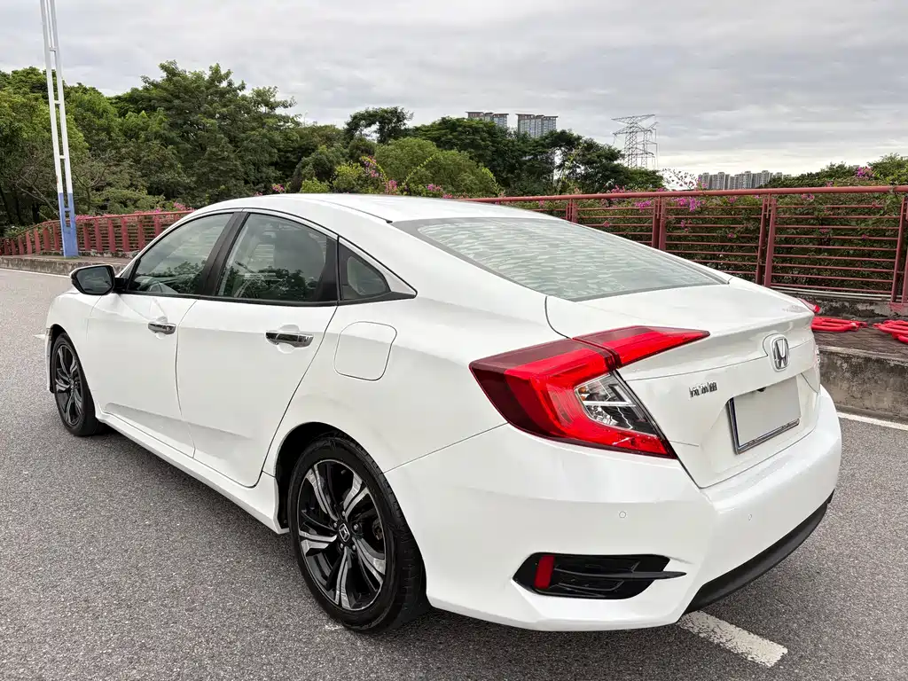 Honda Civic — миниатюра 5