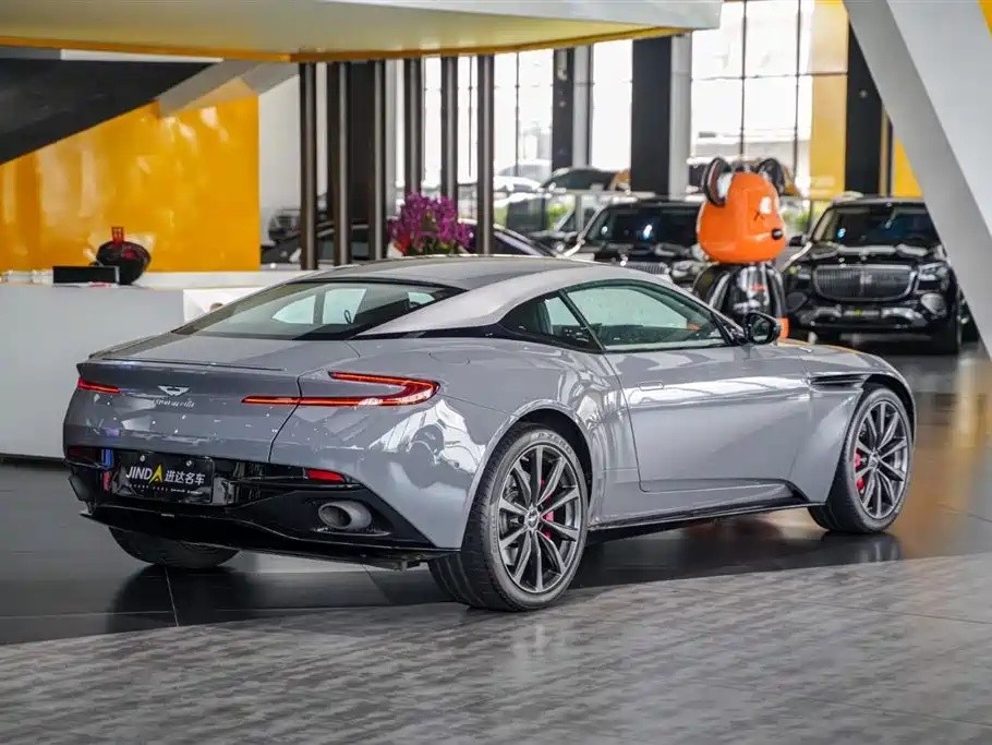 ASTON MARTIN  DB11