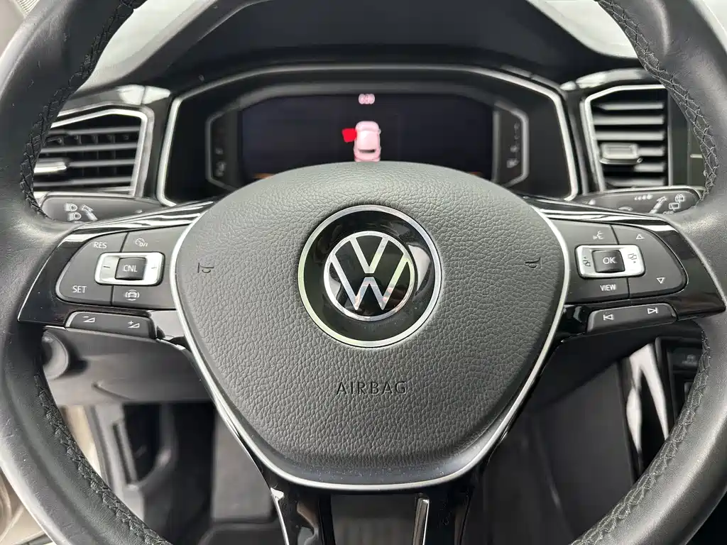 Volkswagen T-Roc — миниатюра 14