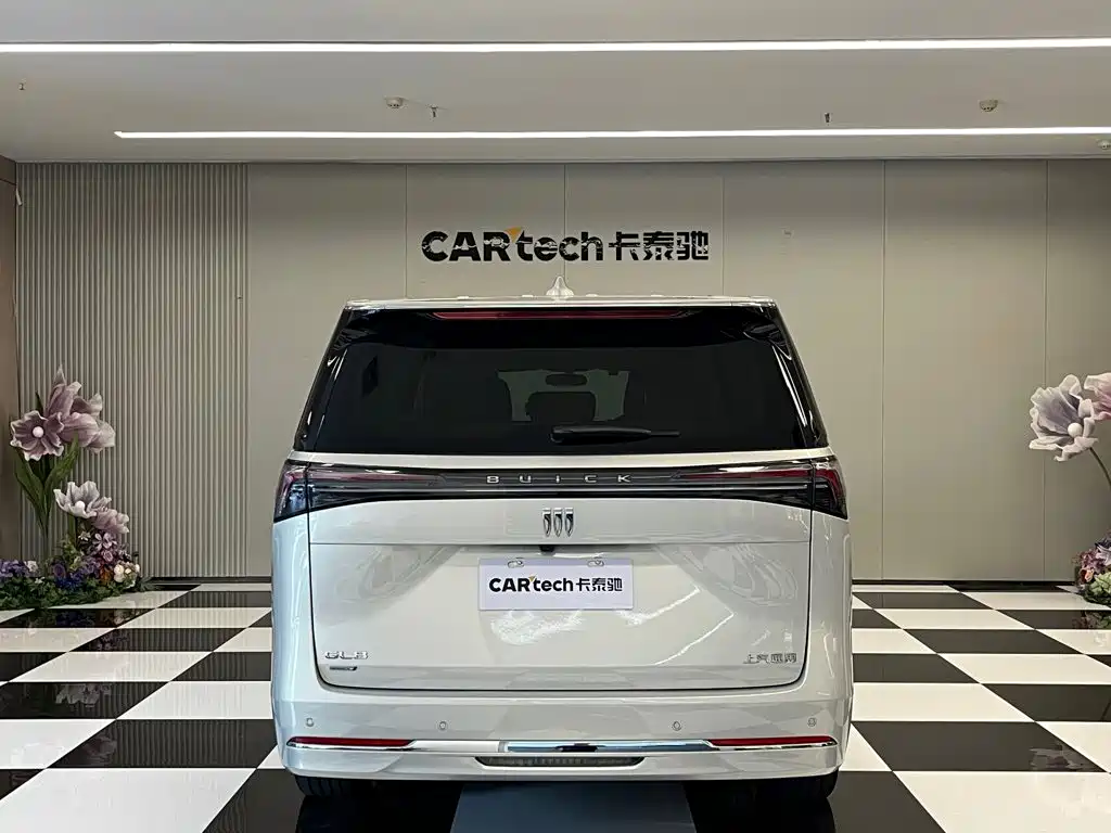 Buick GL8 Hybrid — миниатюра 6