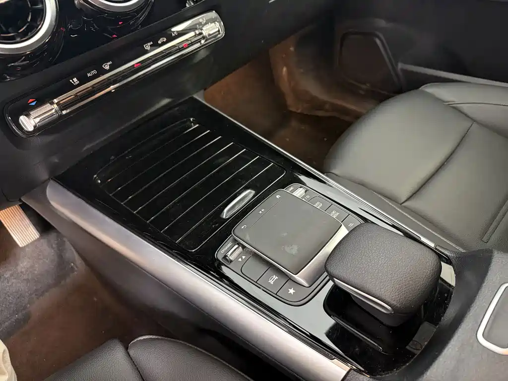 Mercedes-Benz GLA — миниатюра 7