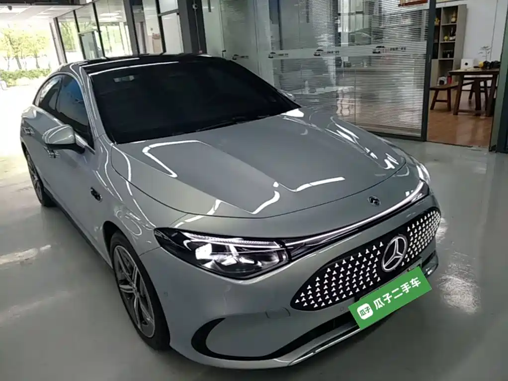 Mercedes-Benz CLA 2025 300L