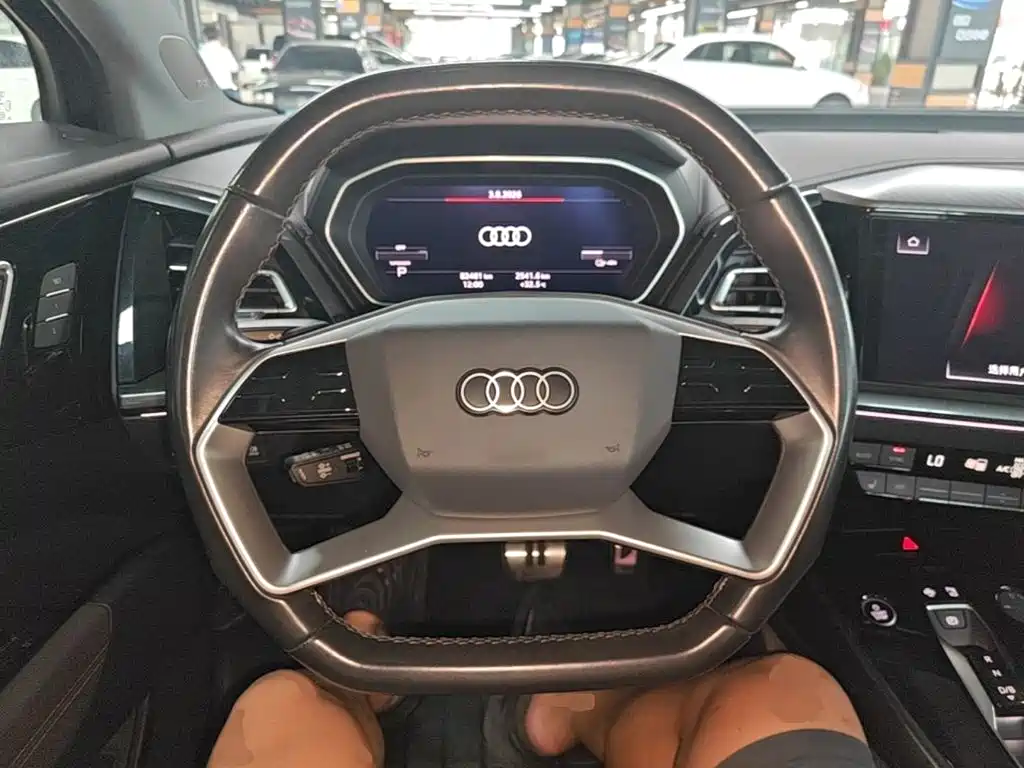 Audi Q4 e-tron — миниатюра 7