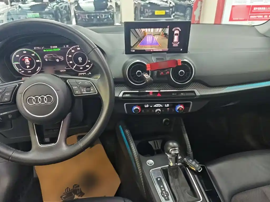 Audi Q2L e-tron — миниатюра 10